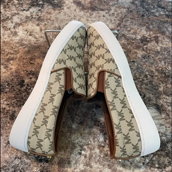 💕sold💕Michael Kors Slip On Sneakers - Picture 4 of 13